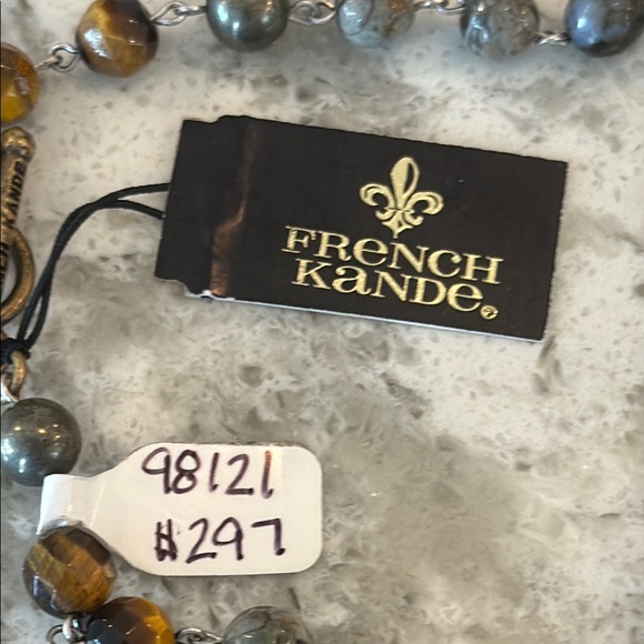 French Kande Beaded Necklace with Gold Pendant - NWT - Picture 7 of 9